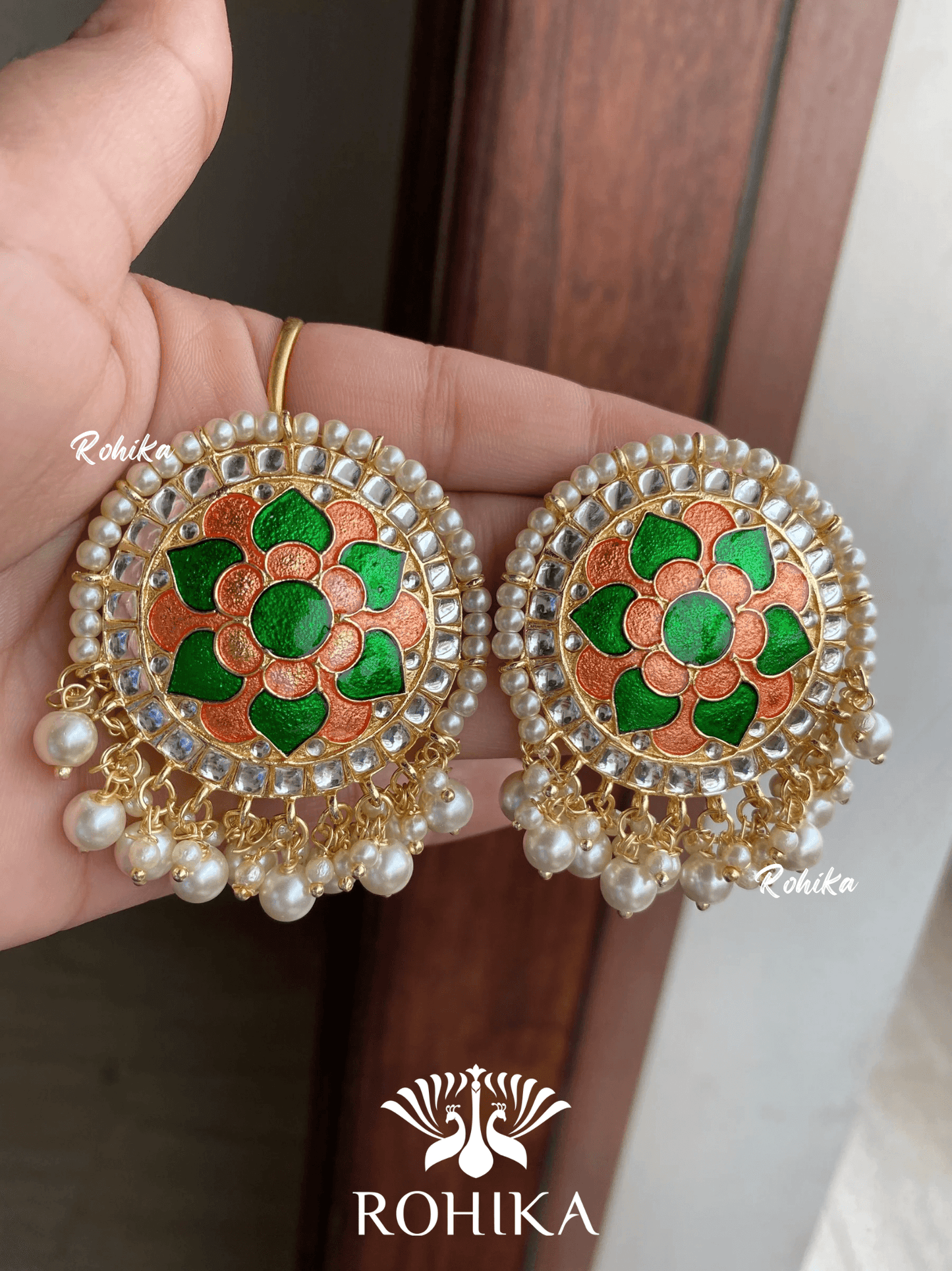 Khushi kundan studs - Peach and dark green - Rohika Store