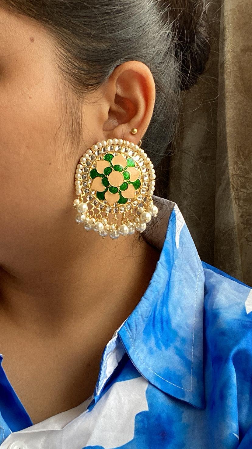 Khushi kundan studs - Peach and green - Rohika Store