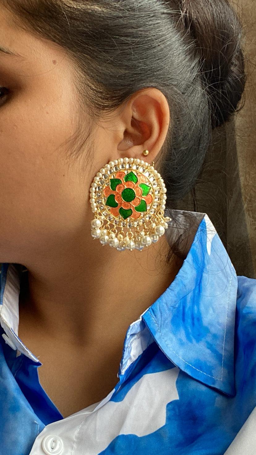 Khushi kundan studs - Peach and dark green - Rohika Store