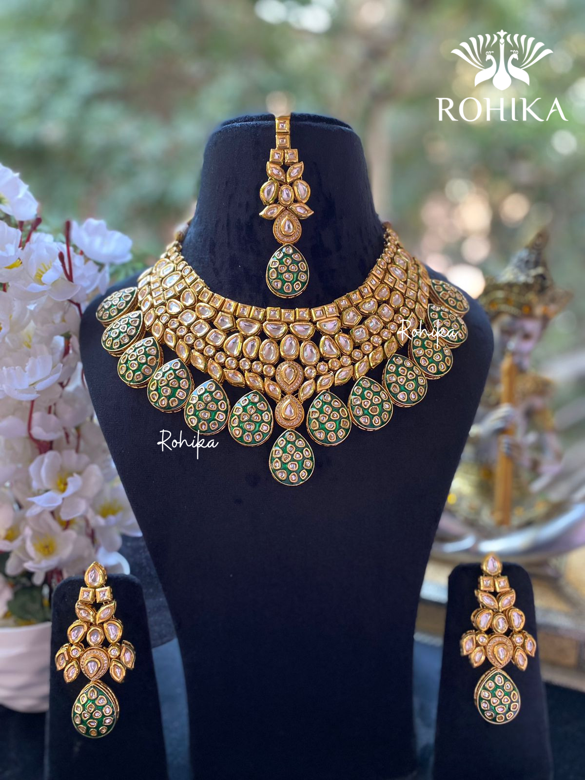 Brides in kundan jewellery on sale