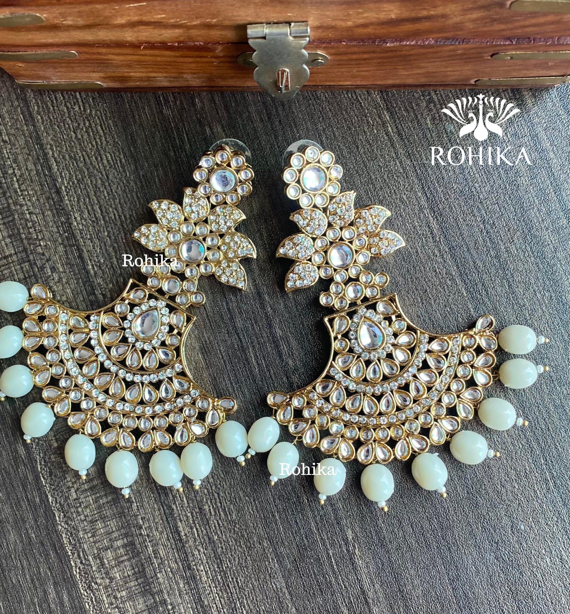 Sparkle chandbali earrings - Grey