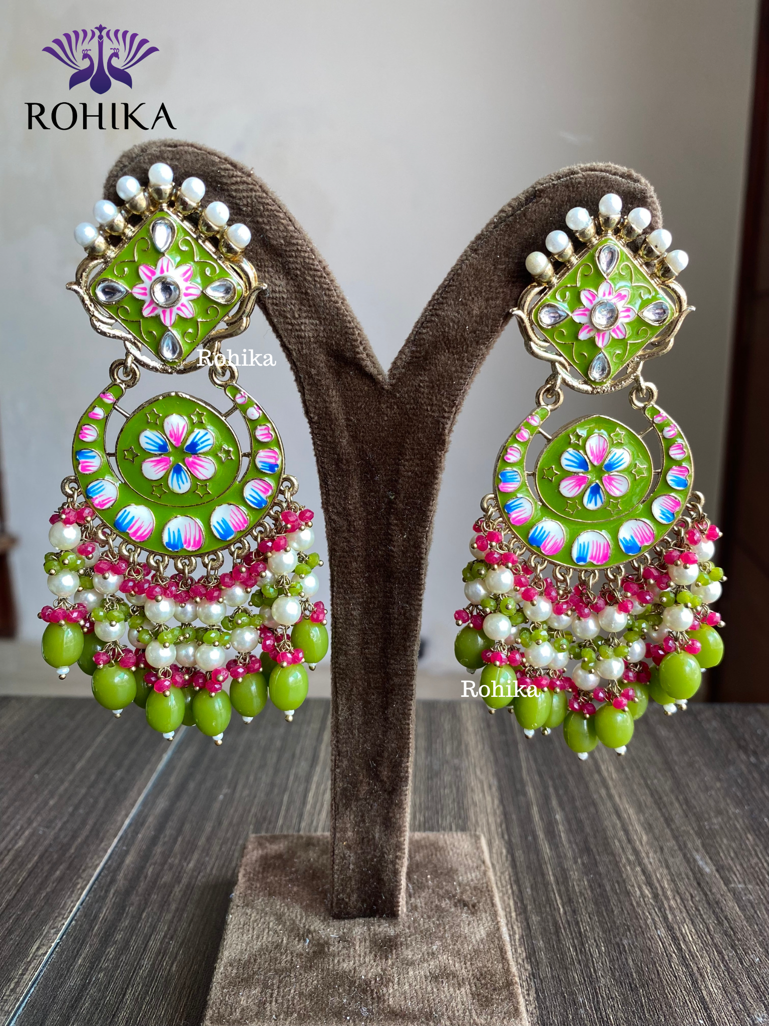 Parrot Green Color Kundan Earrings With Maang Tikka (KDTE464PGRN) -  Kishorijewellery