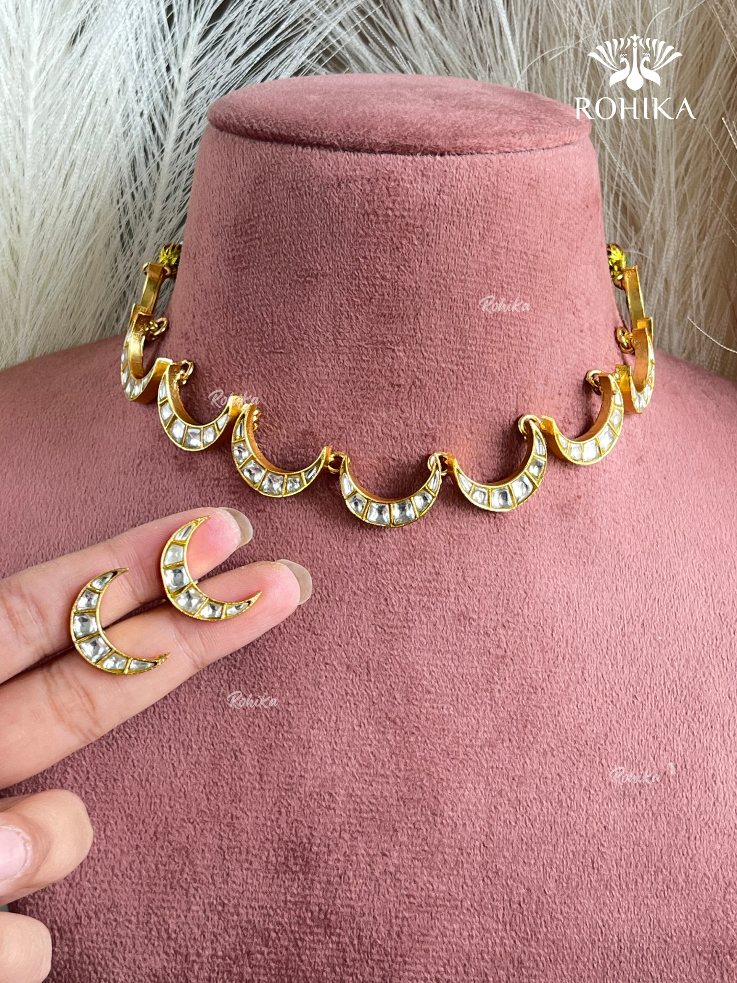 Asmita Jadau Kundan Choker Set - White