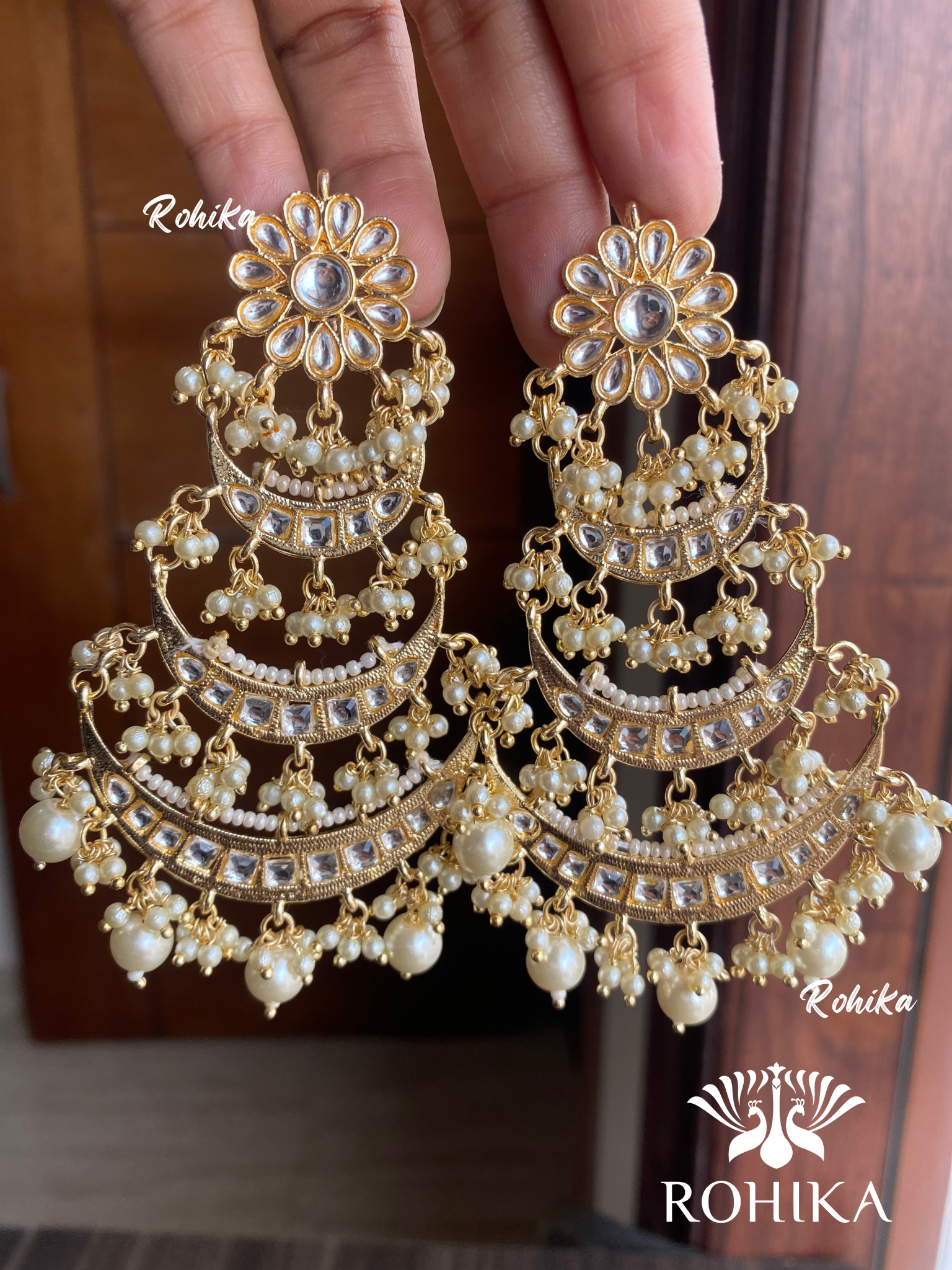 Shalu beautiful earrings-Golden