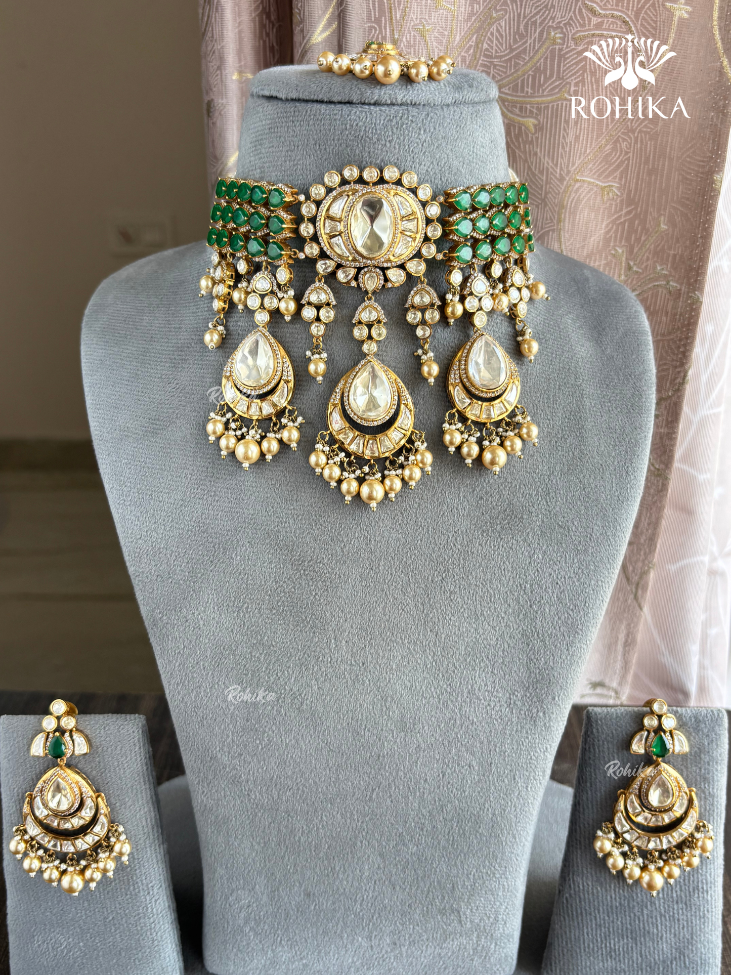 Vihaana LV Moisanite Choker set - Green