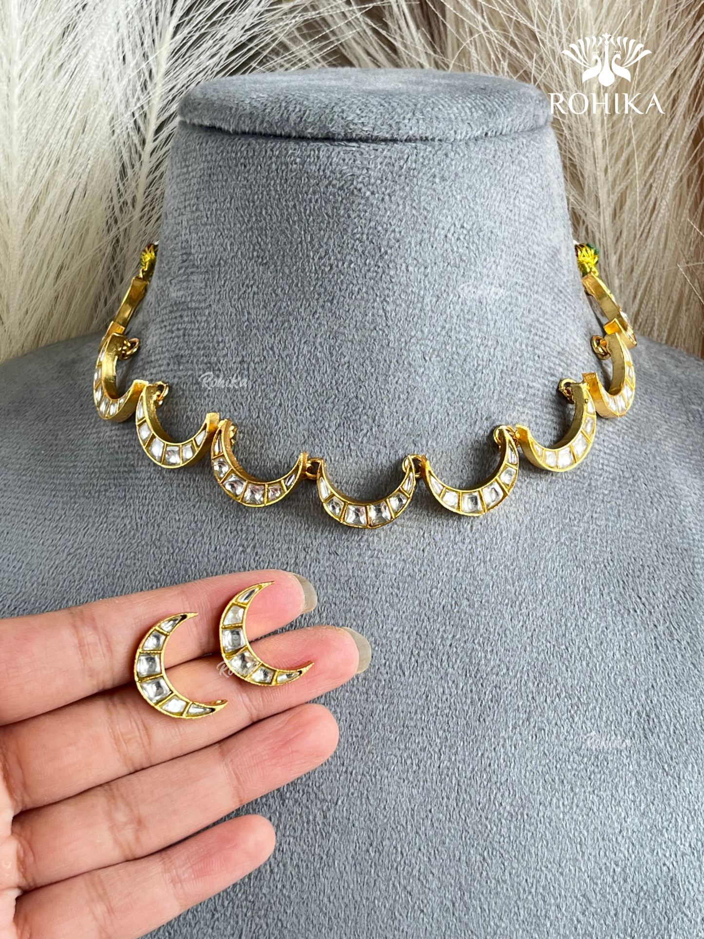 Asmita Jadau Kundan Choker Set - White