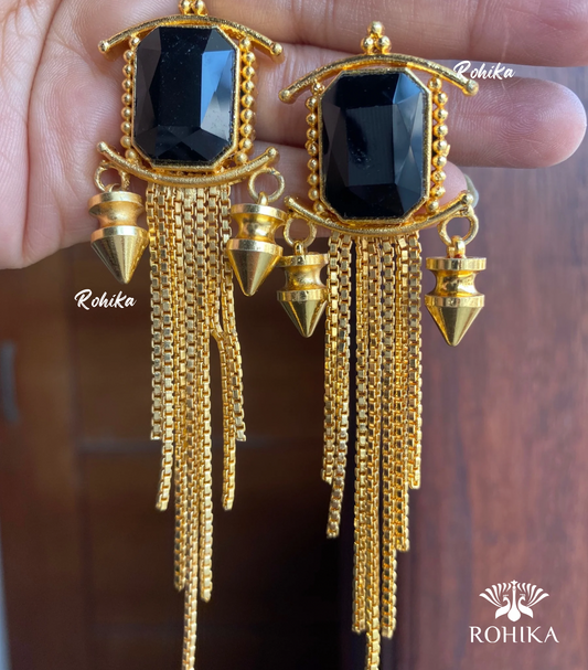 Zoya dangler earrings - Black