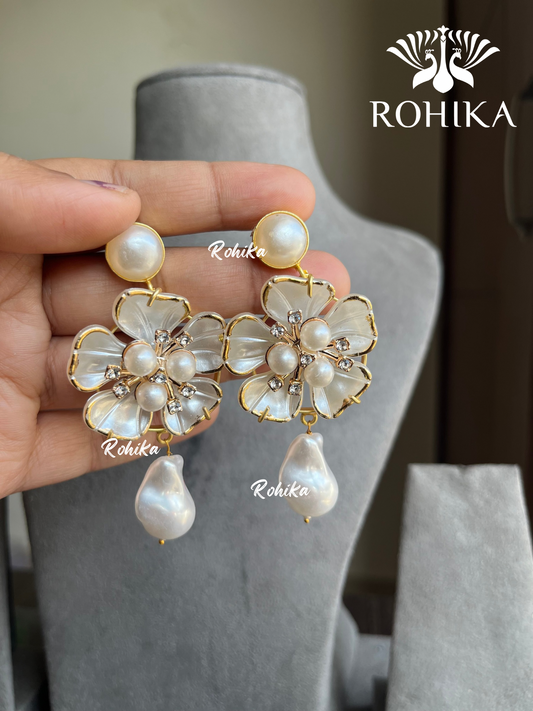 Mother of pearl earrings (MOP-E004)