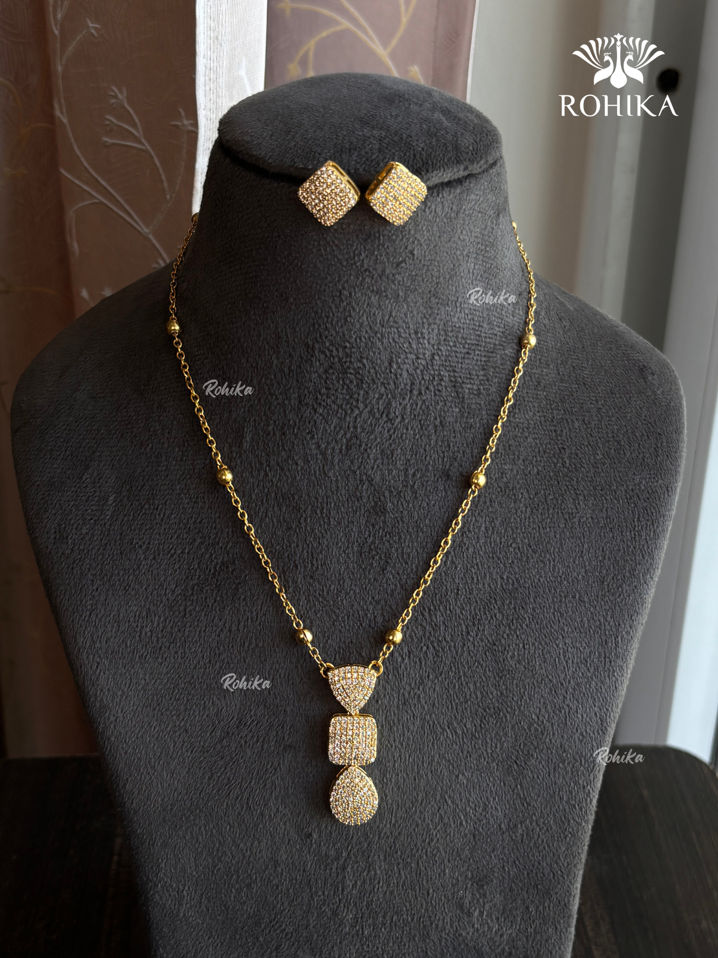 Eira AD necklace set - Golden