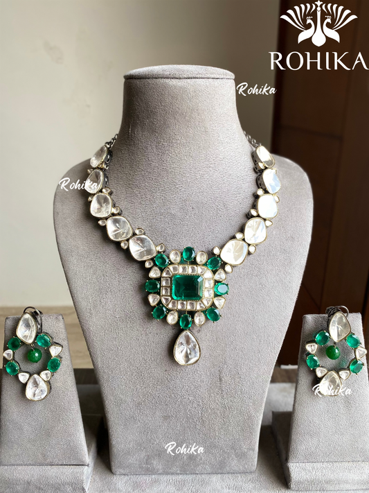 Apurva polki kundan necklace set - Dark Green