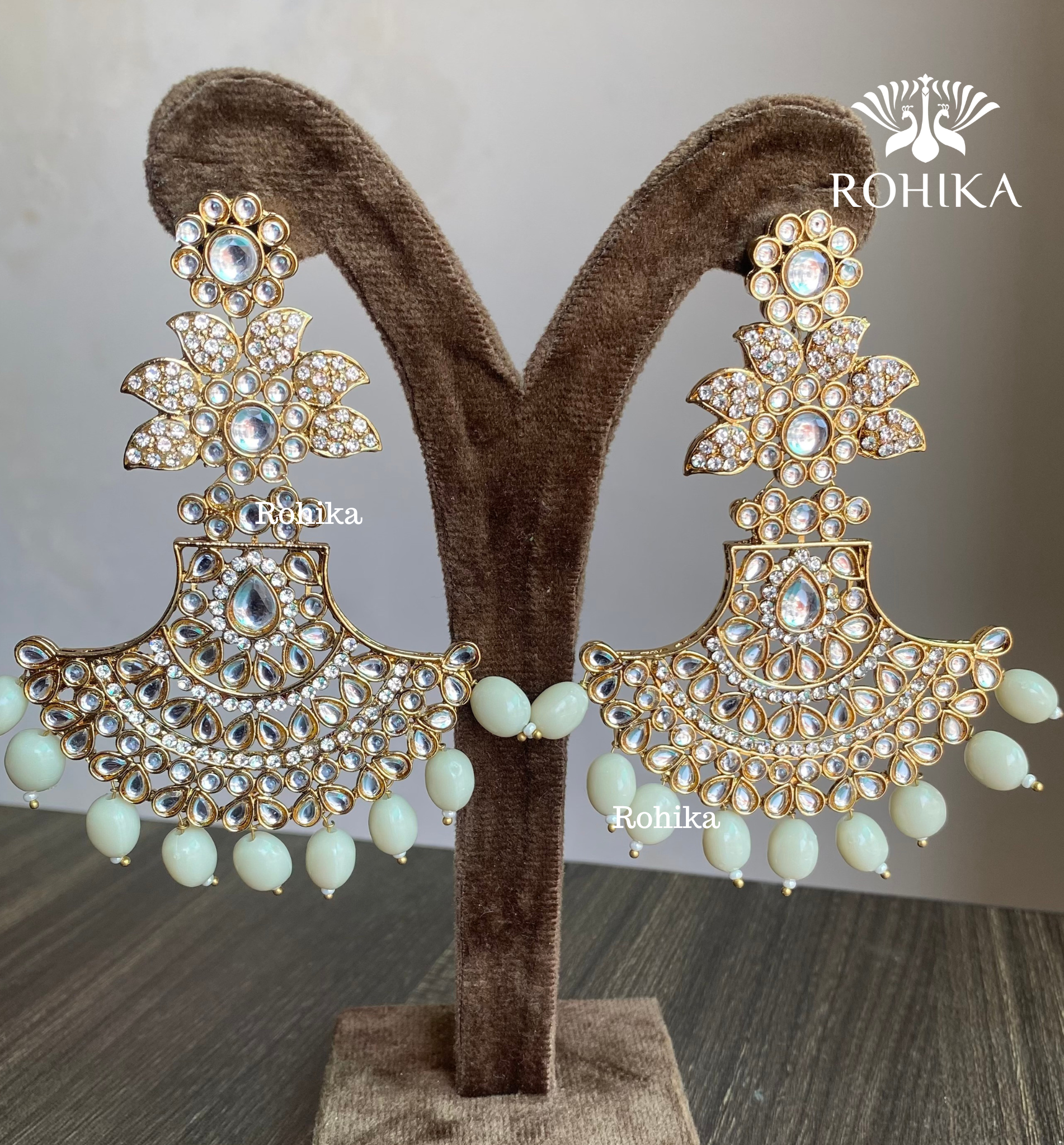 Sparkle chandbali earrings - Grey