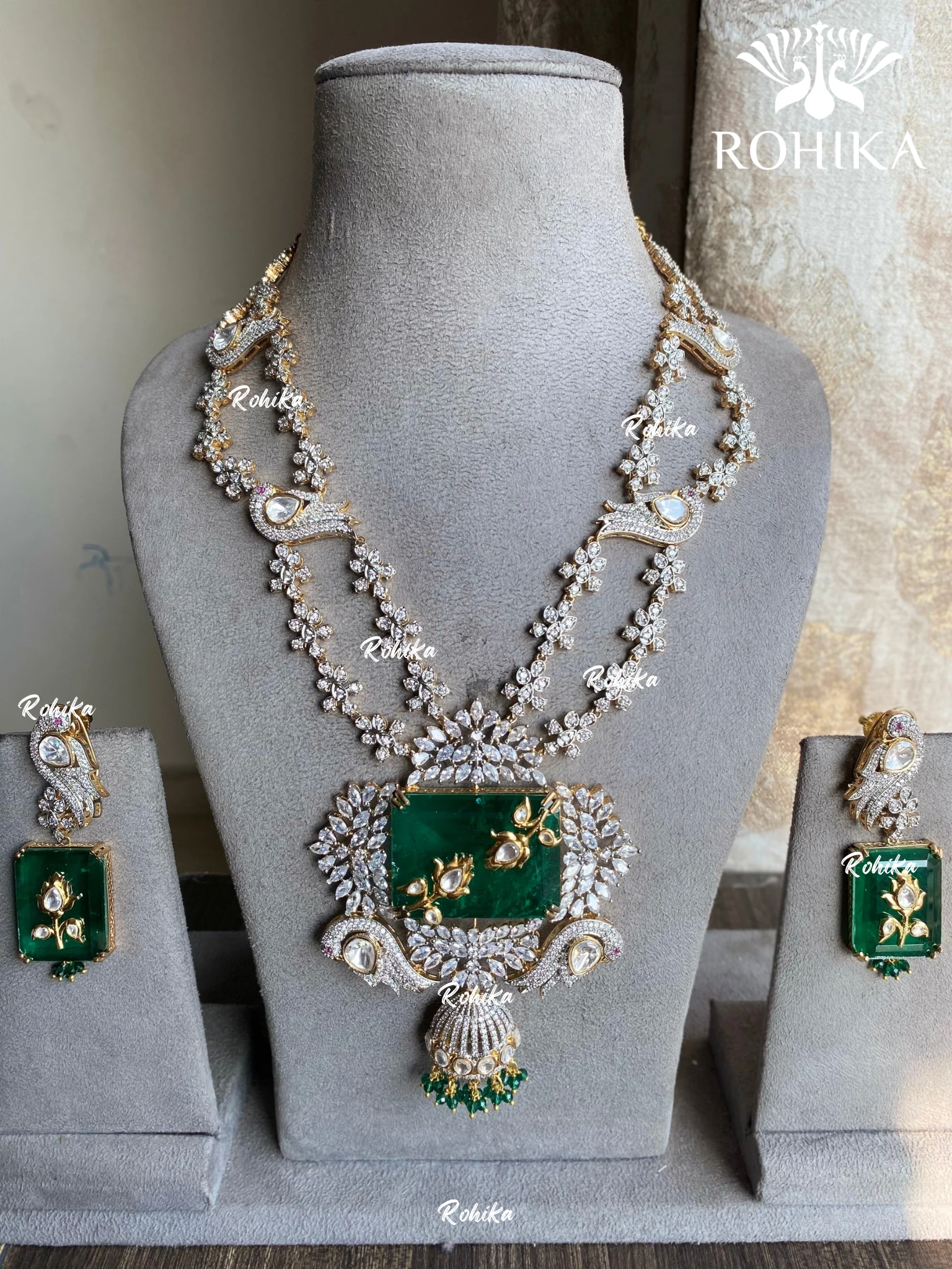 Gargi doublets stones and kundan necklace set - Green