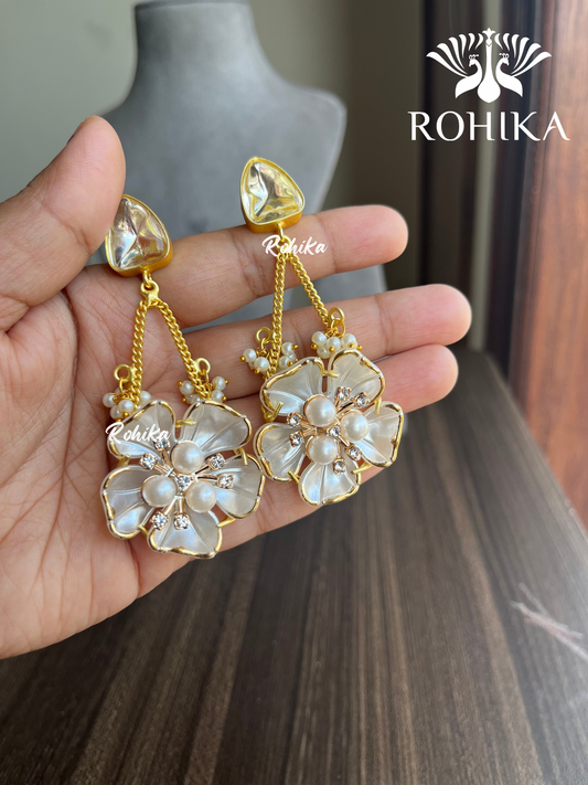 Mother of pearl earrings (MOP-E001)