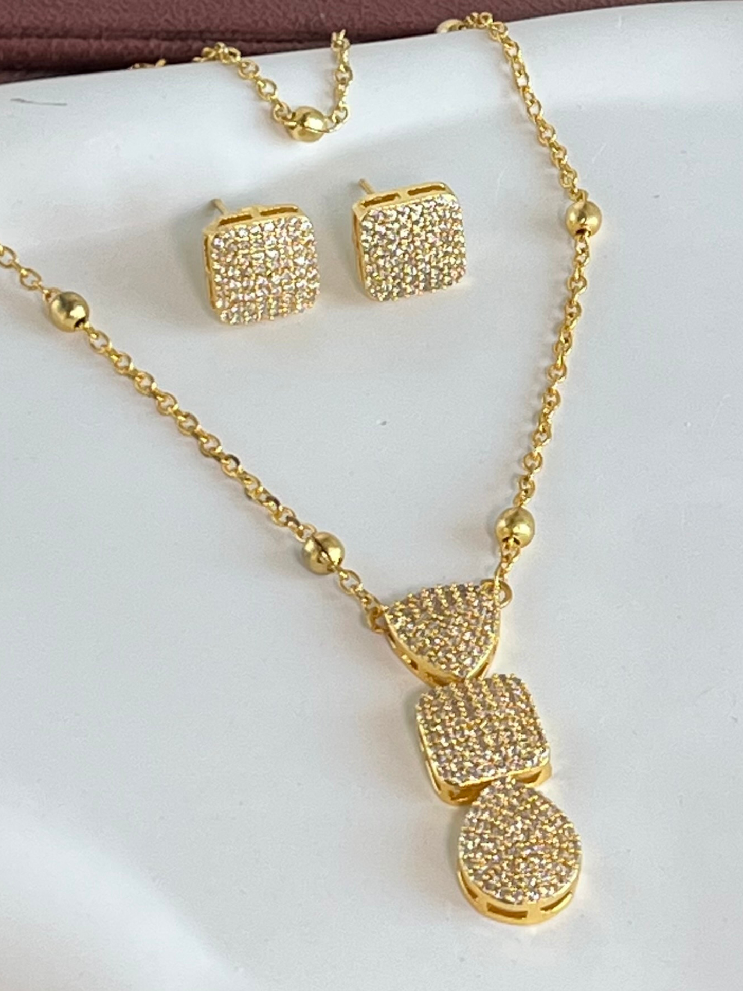 Eira AD necklace set - Golden