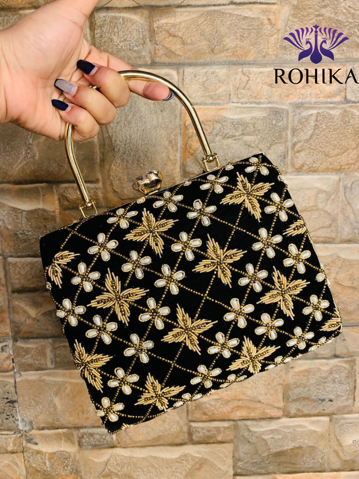 Customised embroidered clutch - Black