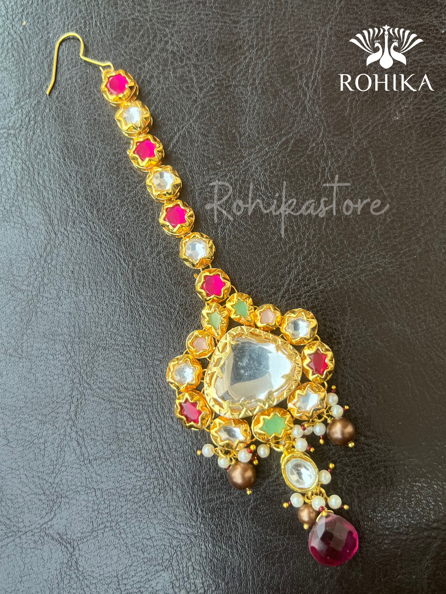 Beautiful kundan necklace set.